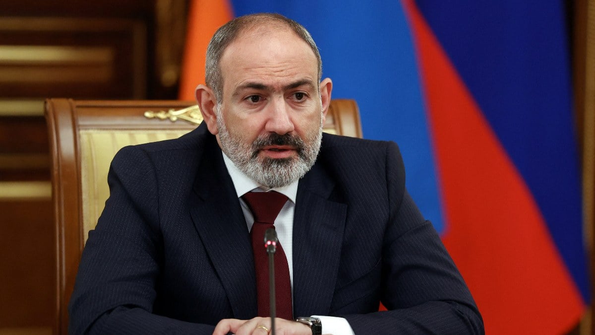 Ermenistan Basbakani Pasinyan Rusya liderligindeki KGAOden ayrilmakla tehdit etti